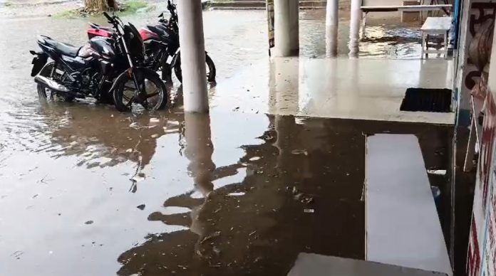 Bokaro News, Laxmi Market Bokaro, Bokaro Waterlogging, Bokaro Rain, Waterlogging in Bokaro, Encroachment Removal, Drainage Problem, Sewerage System, Bokaro Administration, Bokaro Steel Plant, Sector 4 Bokaro, Medicine Market, Jharkhand News, Heavy Rain, Urban Drainage, Waterlogging Problem, Ajay Nath Jha
