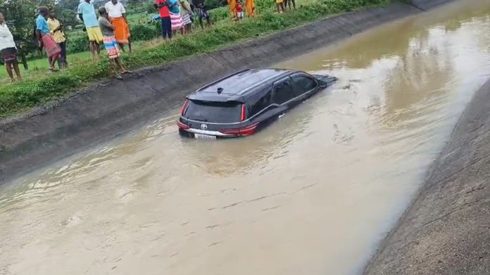 Bokaro accident news, Tenughat OP, Fortuner falls into canal Bokaro, Jainamor Tand Mohanpur, Champi canal accident, Jharkhand car accident update