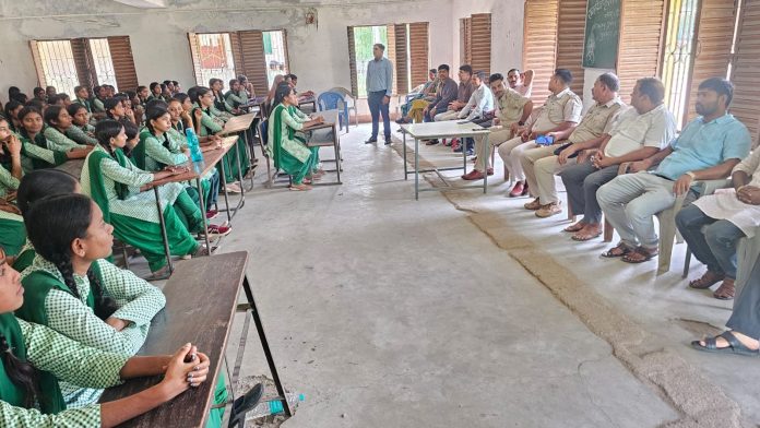 Garhwa Police, Cyber Security Awareness, Nagar Untari School, Digital Arrest Scam, National Cyber Helpline 1930, Cyber Crime Jharkhand, Avinash Raj