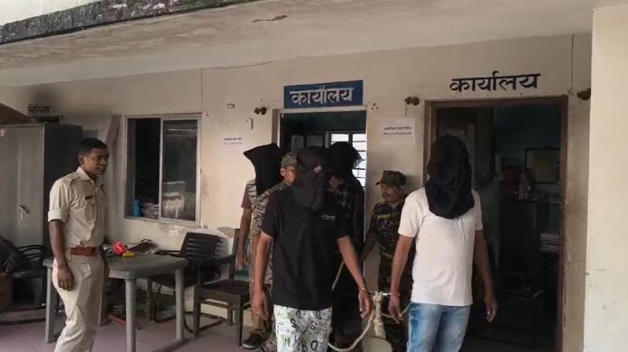 Gumla News, Gumla Police, House Theft, Theft Gang, Five Arrested, Stolen Jewellery, Stolen Cash, Jharkhand Crime News, Crime News, Burglary Case, House Robbery, Police Investigation, Kumhar Dhalan, Lohardaga Road, Organized Theft Gang, Gold Jewellery, Silver Jewellery, Gumna Police Action
