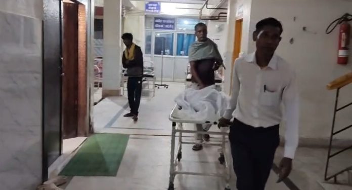 Gumla accident news, Ghaghra Gumla news, brick kiln tree branch accident, auto bike collision Gumla, Sukra Oraon death, Ankad Kumar Gumla