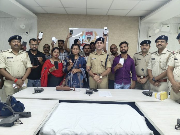 Palamu police news, CEIR portal mobile recovery, lost mobile found Palamu, SP office press conference Palamu, Jharkhand police update, mobile tracking system