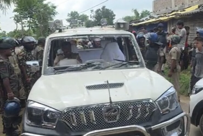 Sitamarhi Murder केस में SP की गाड़ी पर पथराओ