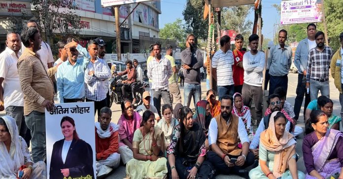 Anushka Chakraborty, Hazaribagh lawyer death, Zila Parishad Chowk protest, Kaushik Rudra, High Court advocates Hazaribagh, Jharkhand news, police assurance