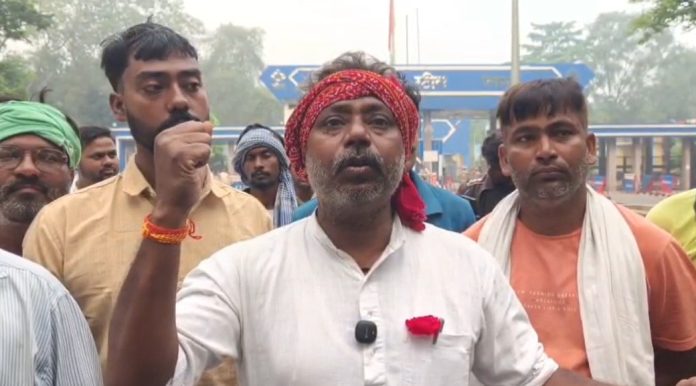 Bokaro Steel Plant, BSL Visthapit Andolan, Apprentices Job Protest, Bokaro News, Jharkhand Visthapit Movement, BSL Gate Jam