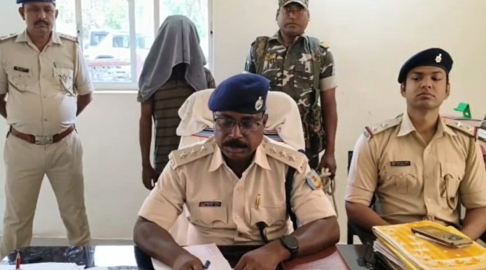 Chaibasa news, West Singhbhum police, Anil Munda arrested, Chaibasa loot cases, Jharkhand crime news, Tatanagar train robbery, Chaibasa latest updates