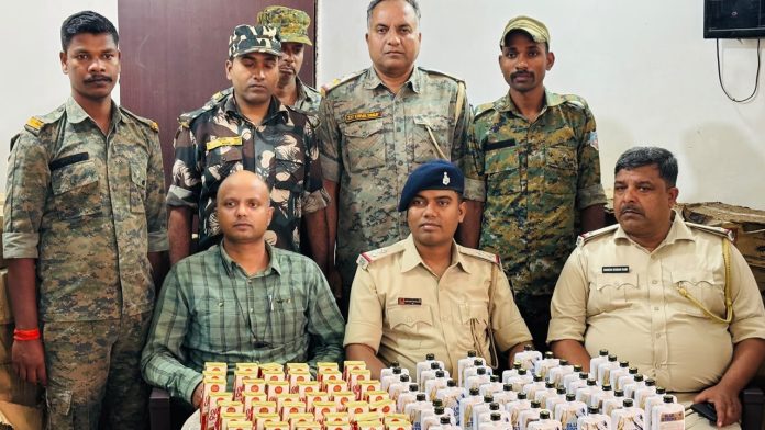 Chatra News, Jharkhand News, Illegal Liquor Seized, Pratappur Police, Liquor Smuggling, 110 Cartons Liquor, Illegal Alcohol Trade, Jharkhand Police, Liquor Seizure, Pickup Van