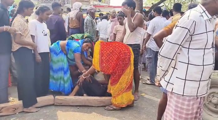 Chatra News, Jharkhand Road Accident, Itkhori Accident, Mixer Machine Accident, Chatra Police, Road Blockade