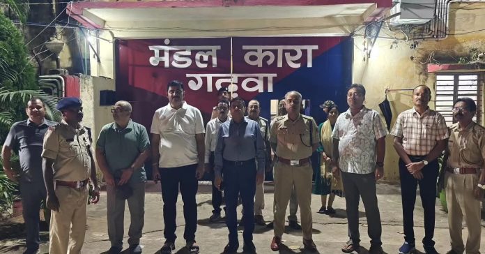 Garhwa News, Garhwa Jail, Search Operation, Inspection, Jharkhand News, Police Admin, Pashupati Nath Mishra, Ashutosh Shekhar