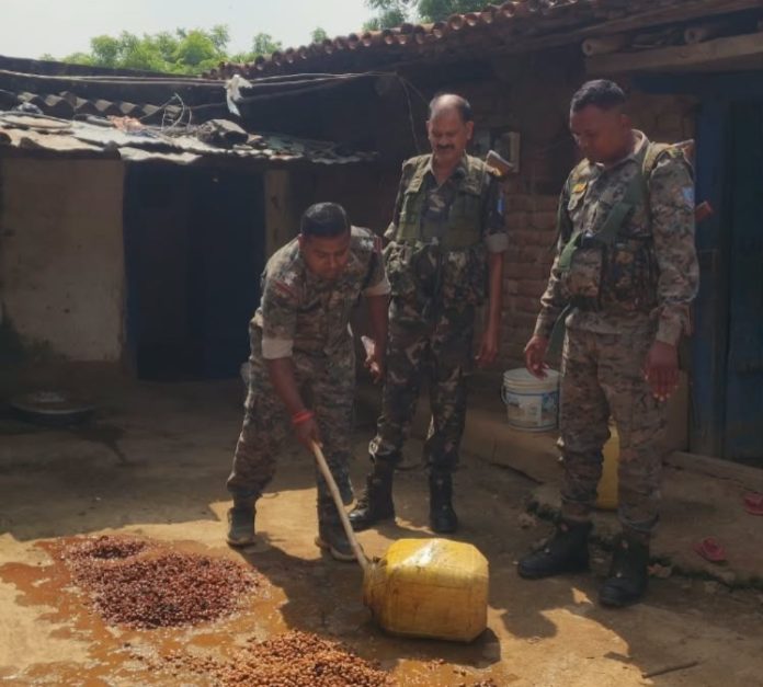 Garhwa News, Ketar Police Station, Illegal Liquor Raid, Java Mahua Destroyed, Jharkhand Police, Excise Crime, Garhwa Crime News