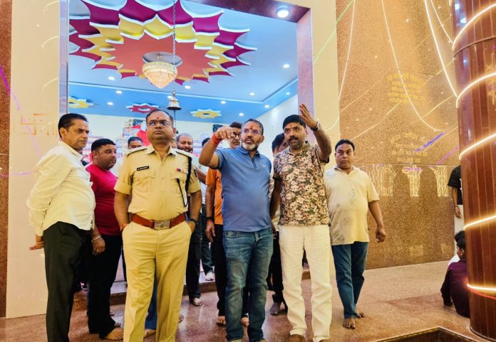 Giridih news, Durga Puja Giridih, DC and SP inspection, Giridih police administration, security arrangements, pandal inspection, crowd management