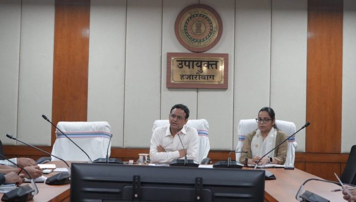 Hazaribagh News, Jharkhand Durga Puja, Hazaribagh Police, Emergency Helpline, Durga Puja Security, Hazaribagh DC
