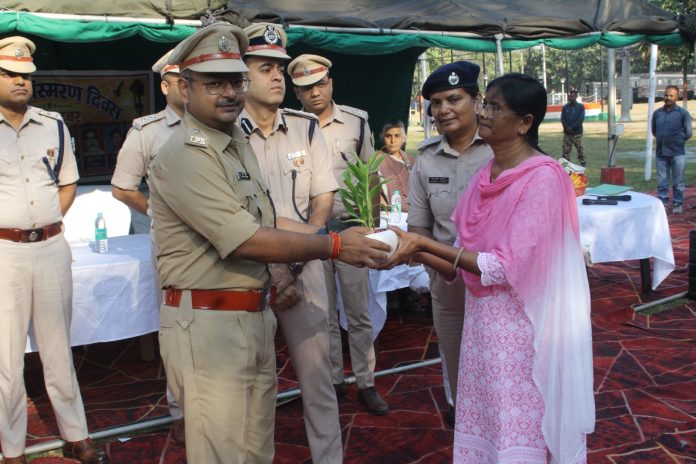 Hazaribagh News, Police Commemoration Day, DIG Anjani Jha, SP Aman Kumar, Martyr Memorial, Jharkhand Police, Tribute, Latest News