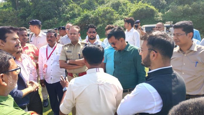Jamshedpur News, Durga Puja Immersion, DC Rajiv Ranjan, SSP Ahetesham Waqarib, Ghats Inspection, Jharkhand News, Festival Security, News