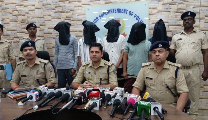 Jamshedpur news, Parsudih police station, brown sugar seized, drug peddlers arrested, City SP Kumar Meena, crime news Jharkhand, Jamshedpur police