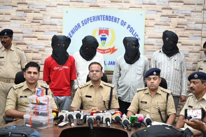 Jamshedpur police, SSP Jamshedpur, extortion racket Jamshedpur, illegal weapons seized, Jugsalai railway bridge, Jharkhand crime news