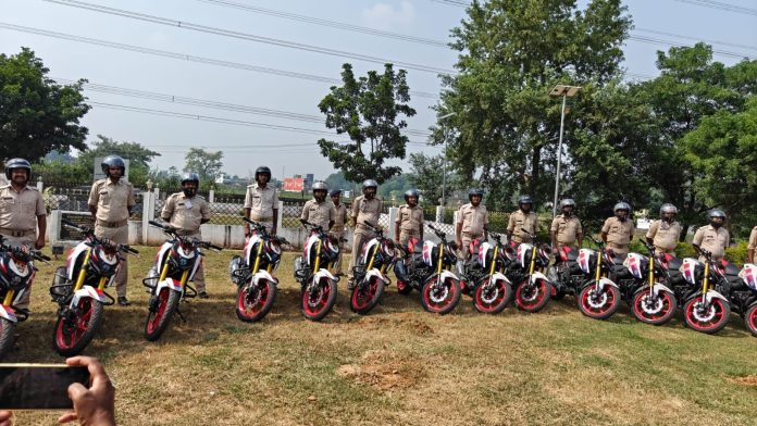 Latehar News, Jharkhand Police, Dial 112, Police Patrolling Bikes, Latehar SP, Crime Control Jharkhand