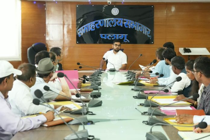 Palamu News, Manatu Eklavya School, Eklavya Model Residential School, Jharkhand News, Palamu District Administration, Dilip Pratap Singh Shekhawat, School Infrastructure
