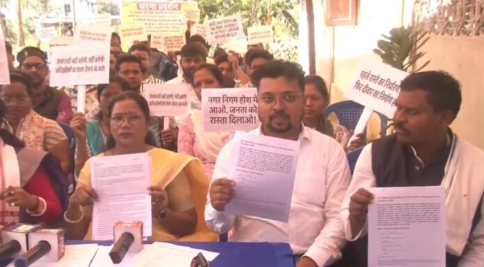 Ranchi news, Morhabadi Ranchi, Ranchi Municipal Corporation, RMC protest, tribal families protest Ranchi, registry office Ranchi, illegal construction RMC