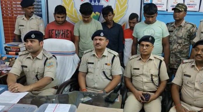 Sahibganj news, Barharwa police, illegal heroin factory, brown sugar busted, Malda connection, Jharkhand crime, police raid