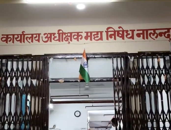 शराब तस्करों की फायरिंग में EIB सिपाही की मौत