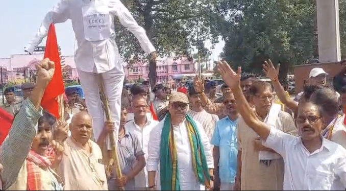 ज्ञानेश कुमार का पुतला दहन