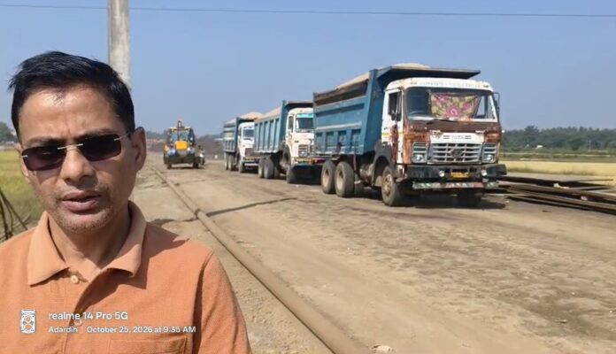 Seraikela news, Nimdih Seraikela, illegal sand mining, sand loaded Hyva seized, Seraikela administration, CO Abhay Kumar Trivedi, SM Steel Adardih, Jharkhand news