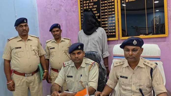 Simdega news, Bano police, illegal timber smuggling, pickup truck seized, forest act, Jharkhand crime, local updates